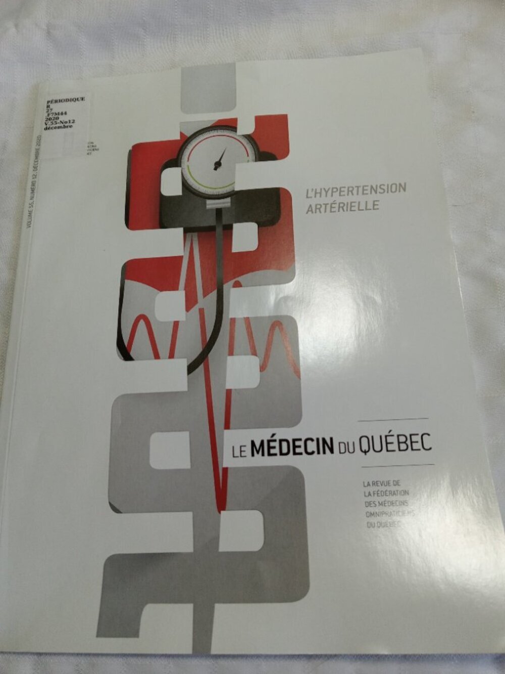 8 "Le médecin du Québec" magazines, in French